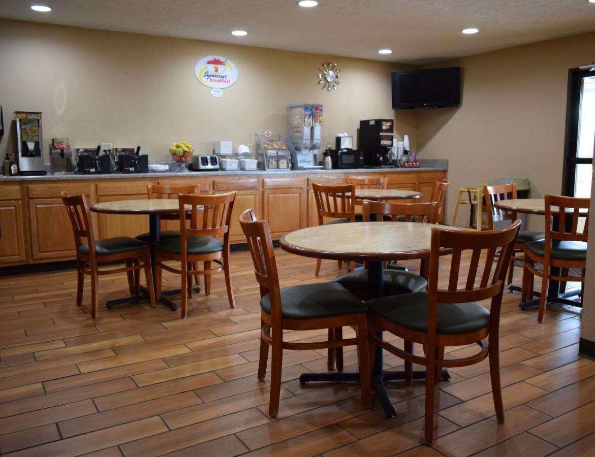 克里斯维尔-马克斯梅多斯速8酒店 Max Meadows 外观 照片