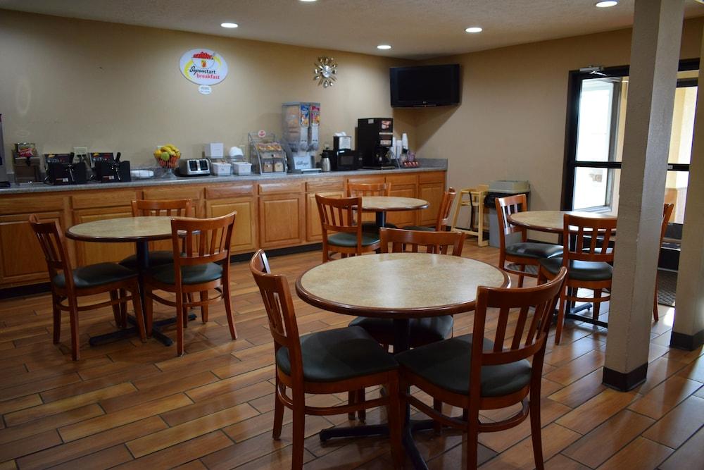 克里斯维尔-马克斯梅多斯速8酒店 Max Meadows 外观 照片